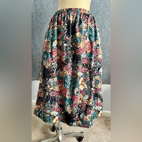 Floral Skirt with Pockets! 🌺🌻🌸 - Picture 1 of 11